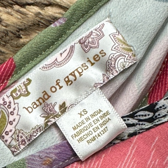 Band of Gypsies Cold Shoulder Wrap Maxi Dress - Lilac Floral - XS - Picture 6 of 6